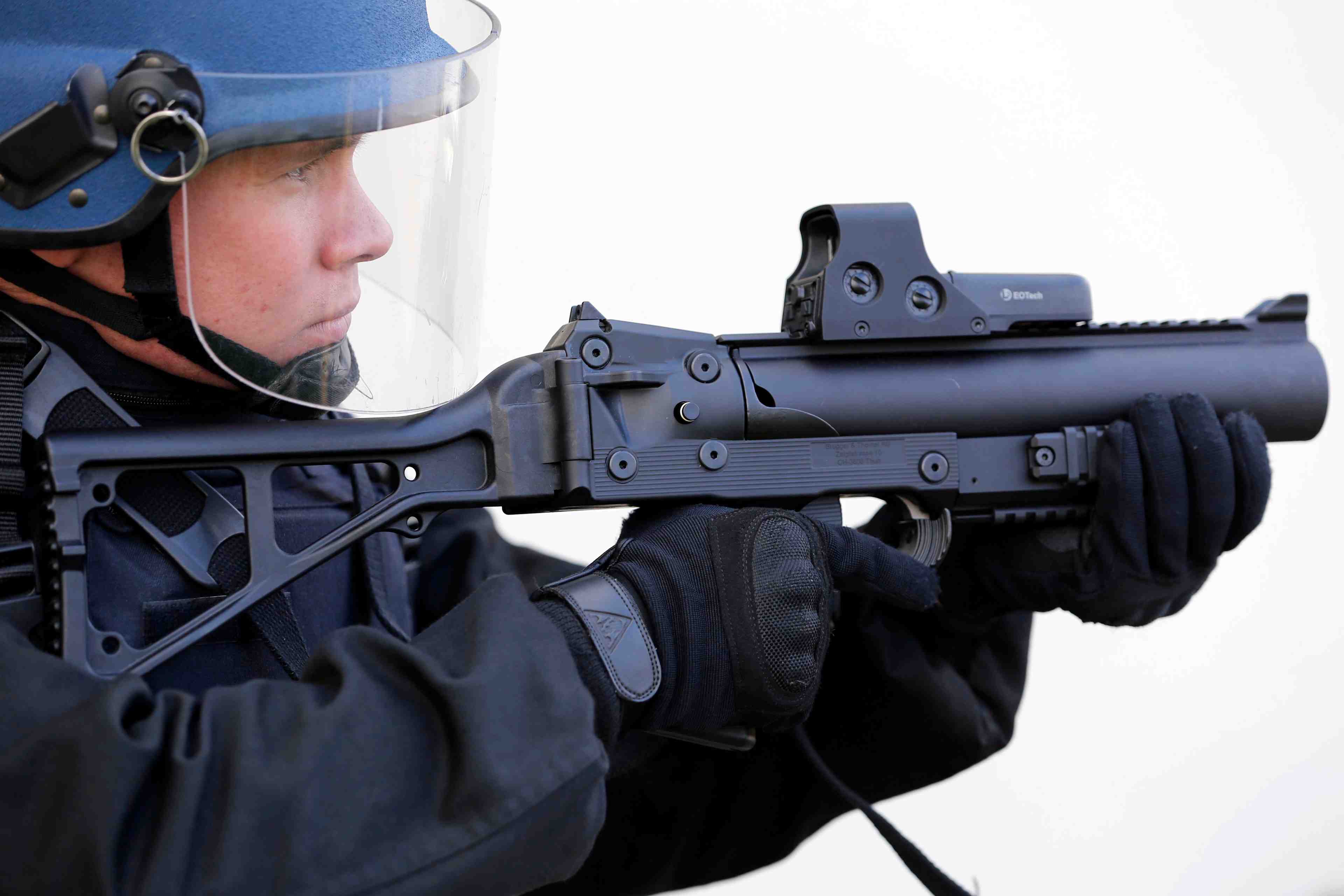Les lanceurs de balles de defense restent autorises