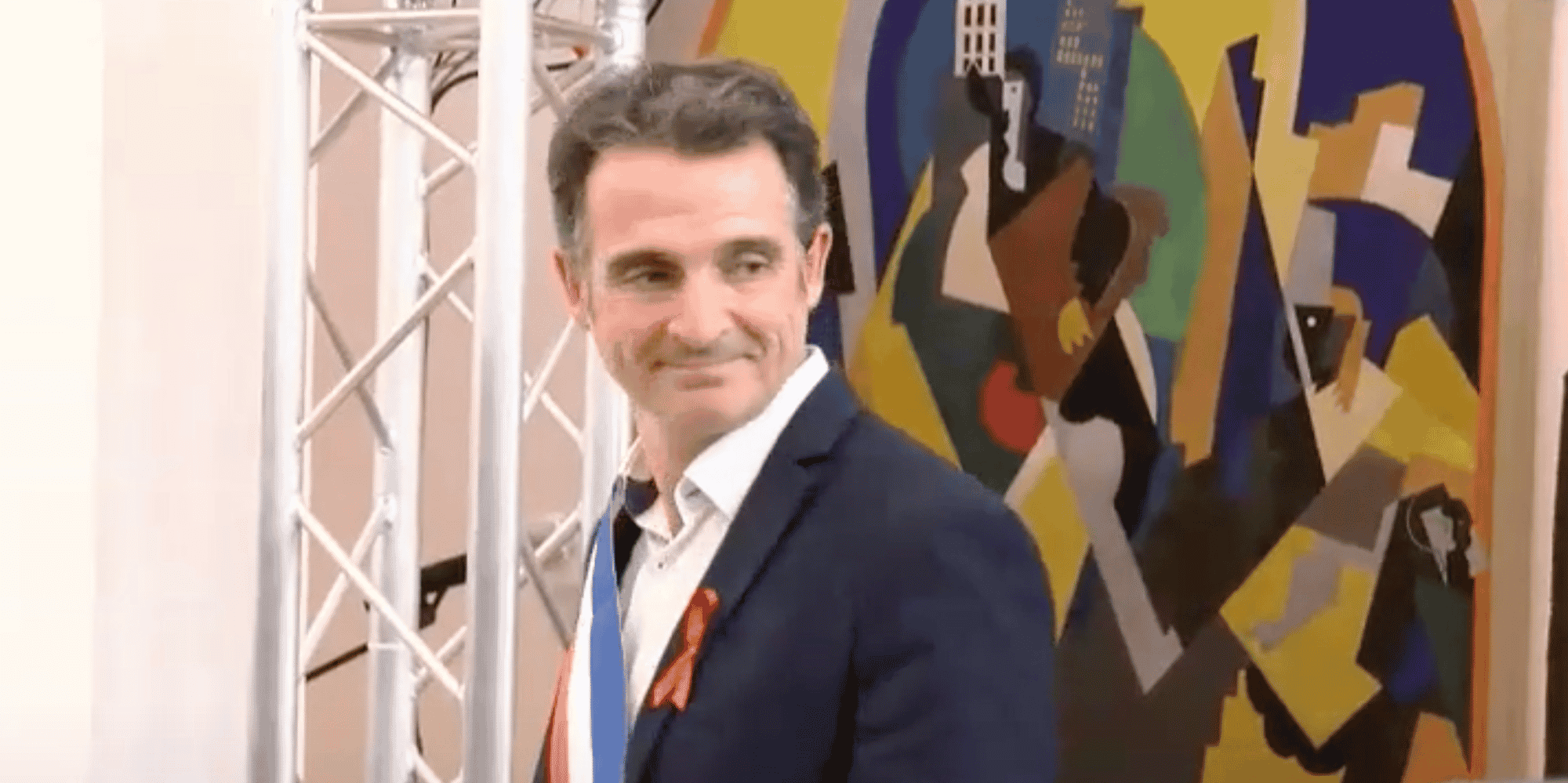 L'écologiste Eric Piolle a été réélu largement à la tête de Grenoble pour un second mandat de six ans, au cours d'une séance d'installation néanmoins ponctuée par les prises de parole de son principal opposant, l'ex-maire de droite Alain Carignon.