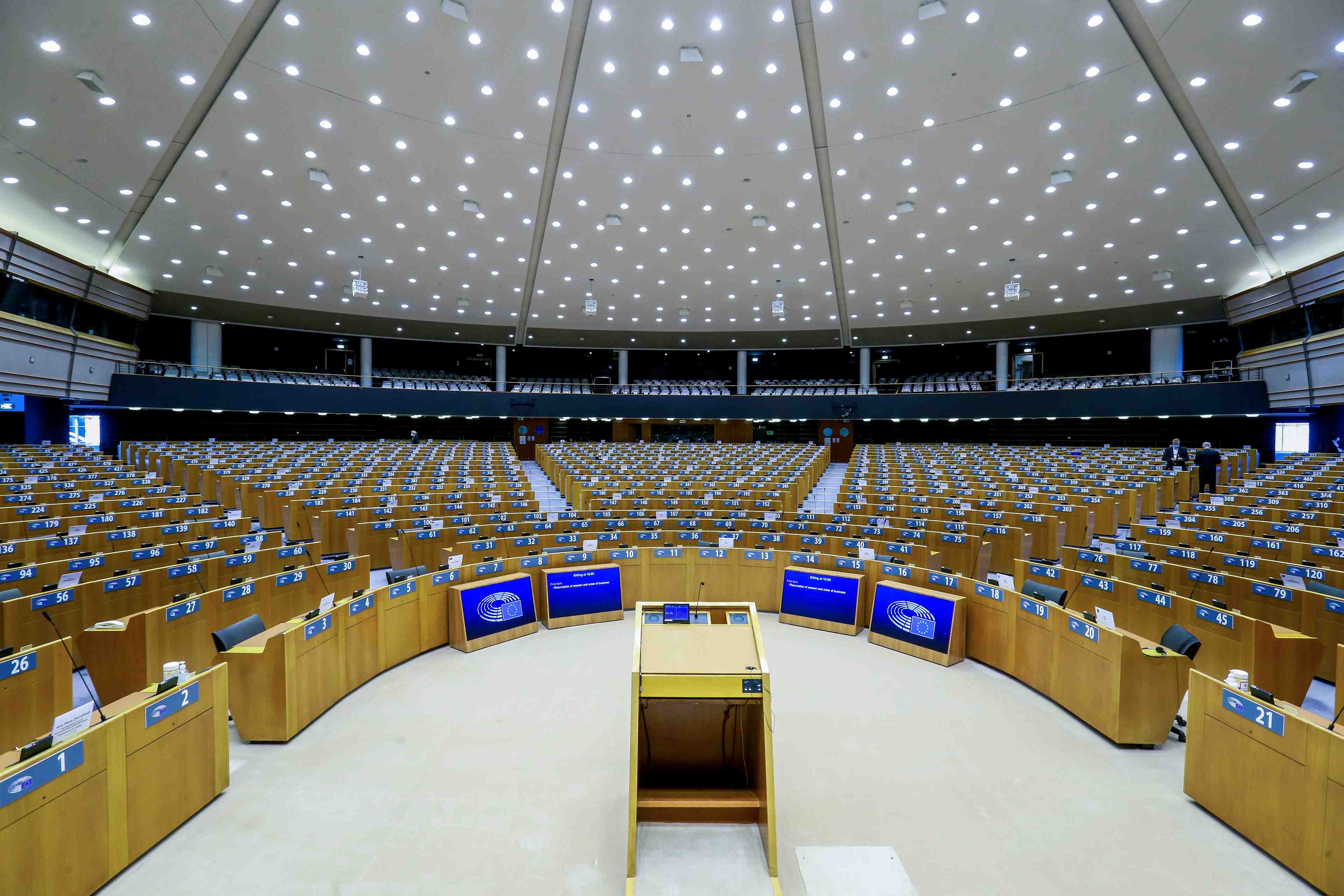 Coronavirus: le certificat europeen franchit une premiere etape au parlement