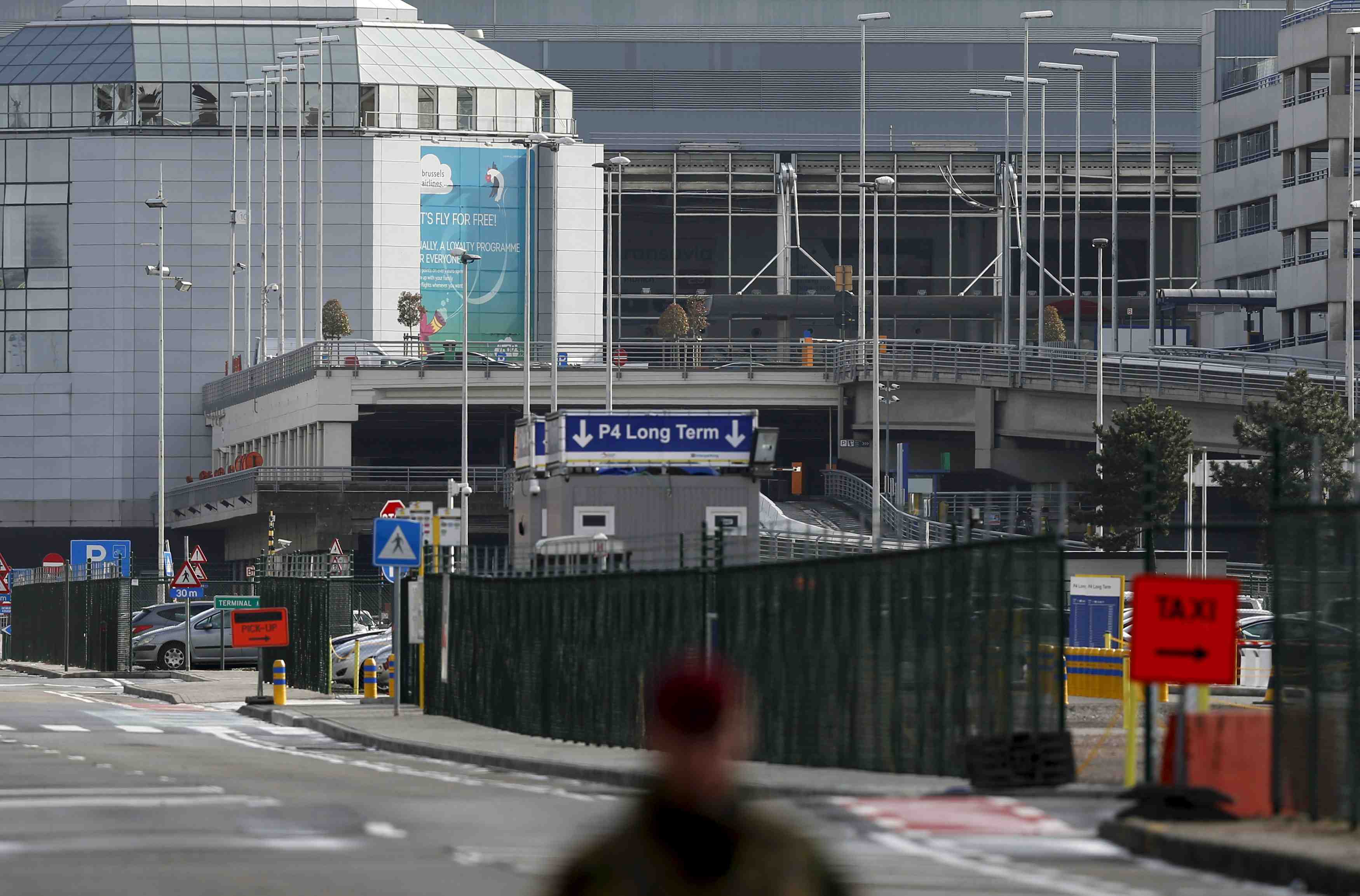 L'aeroport de bruxelles rouvrira partiellement vendredi soir