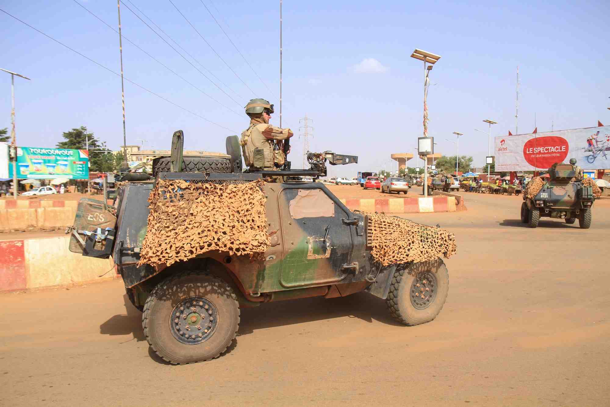 Un convoi de troupes francaises basees a niamey, au niger