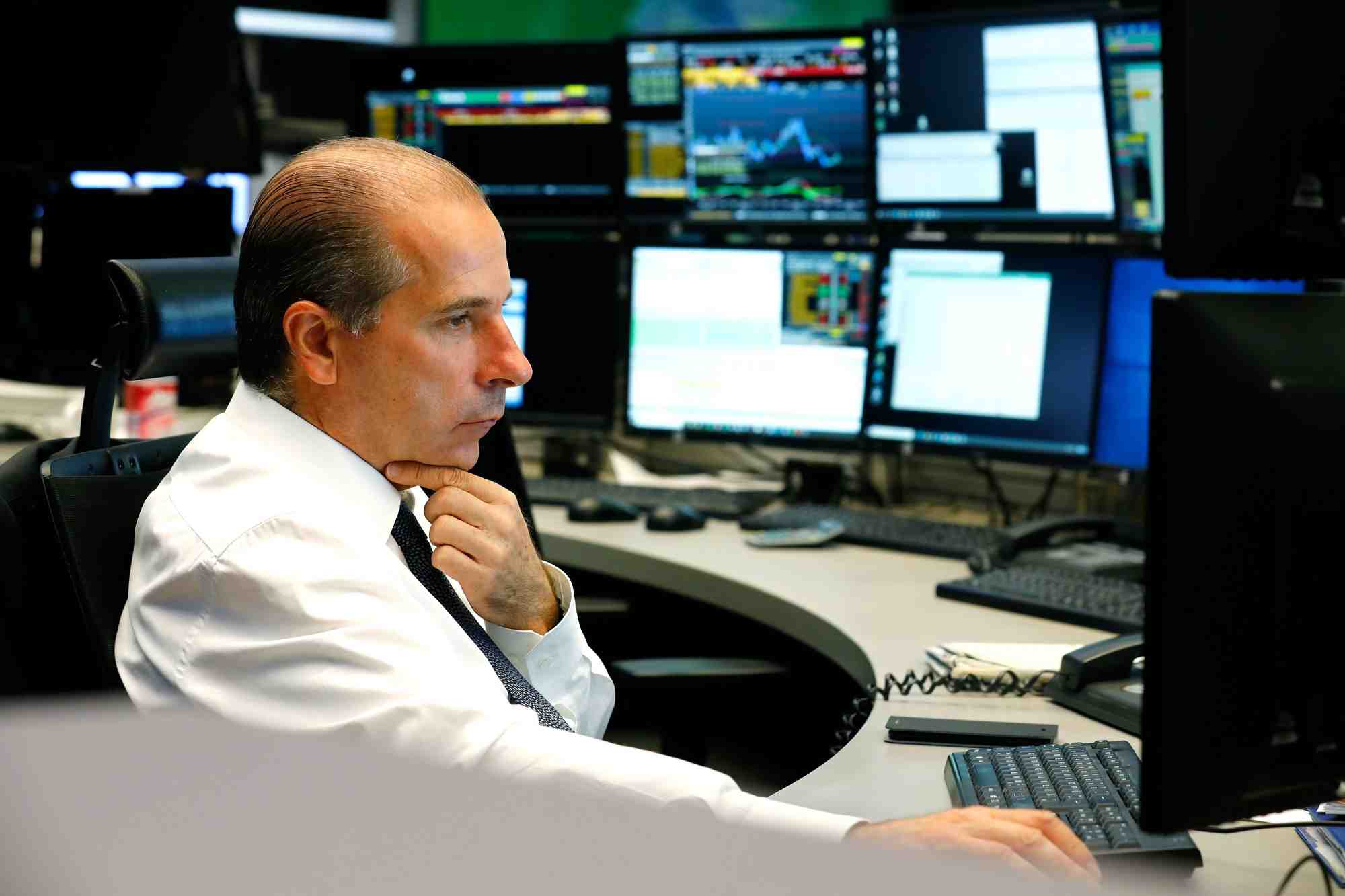 Un trader a la bourse de francfort
