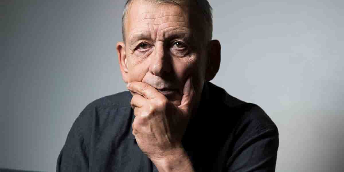 Écrivain de La Mission, Richard Morgiève, a écrit une trentaine de romans