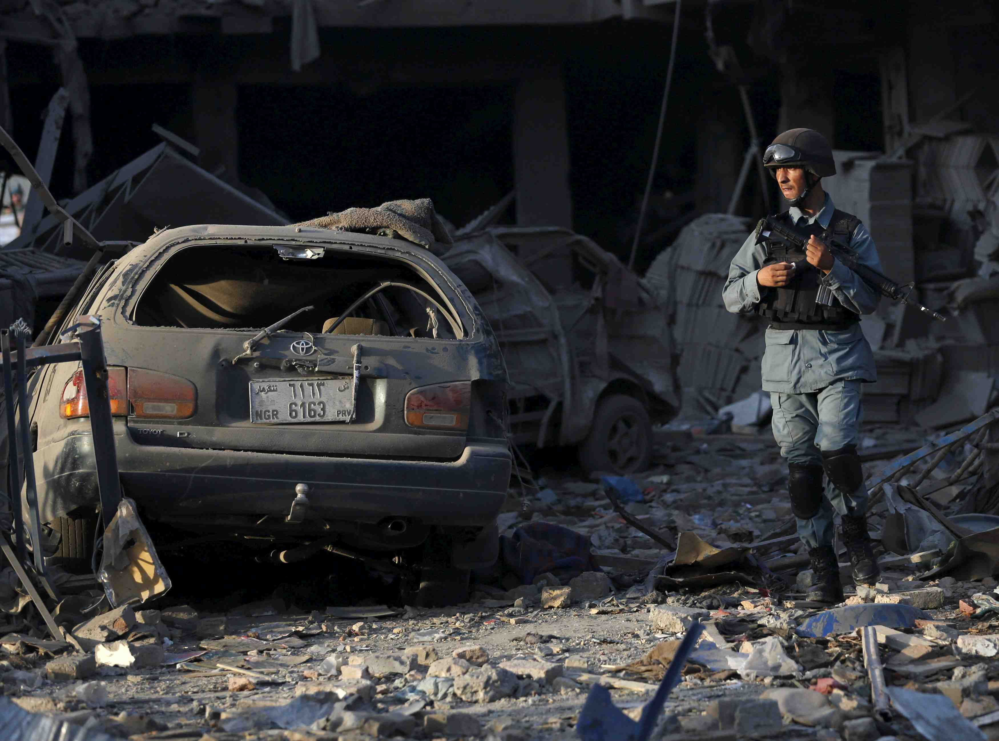 Huit morts et des centaines de blesses dans une explosion a kaboul
