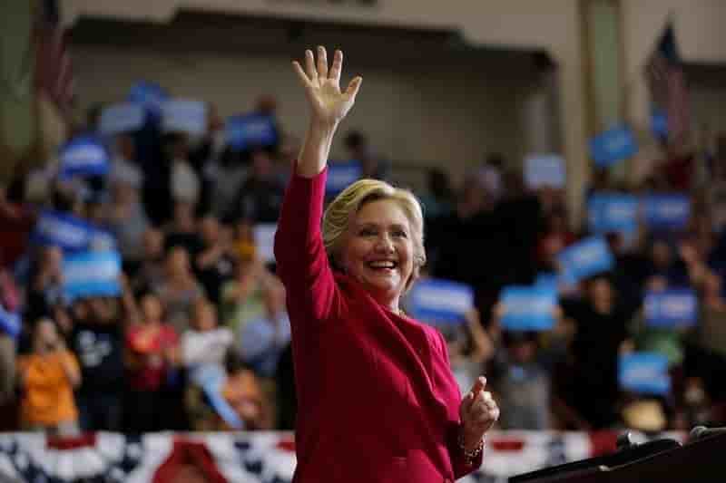 Un sondage donne cinq points d’avance a hillary clinton