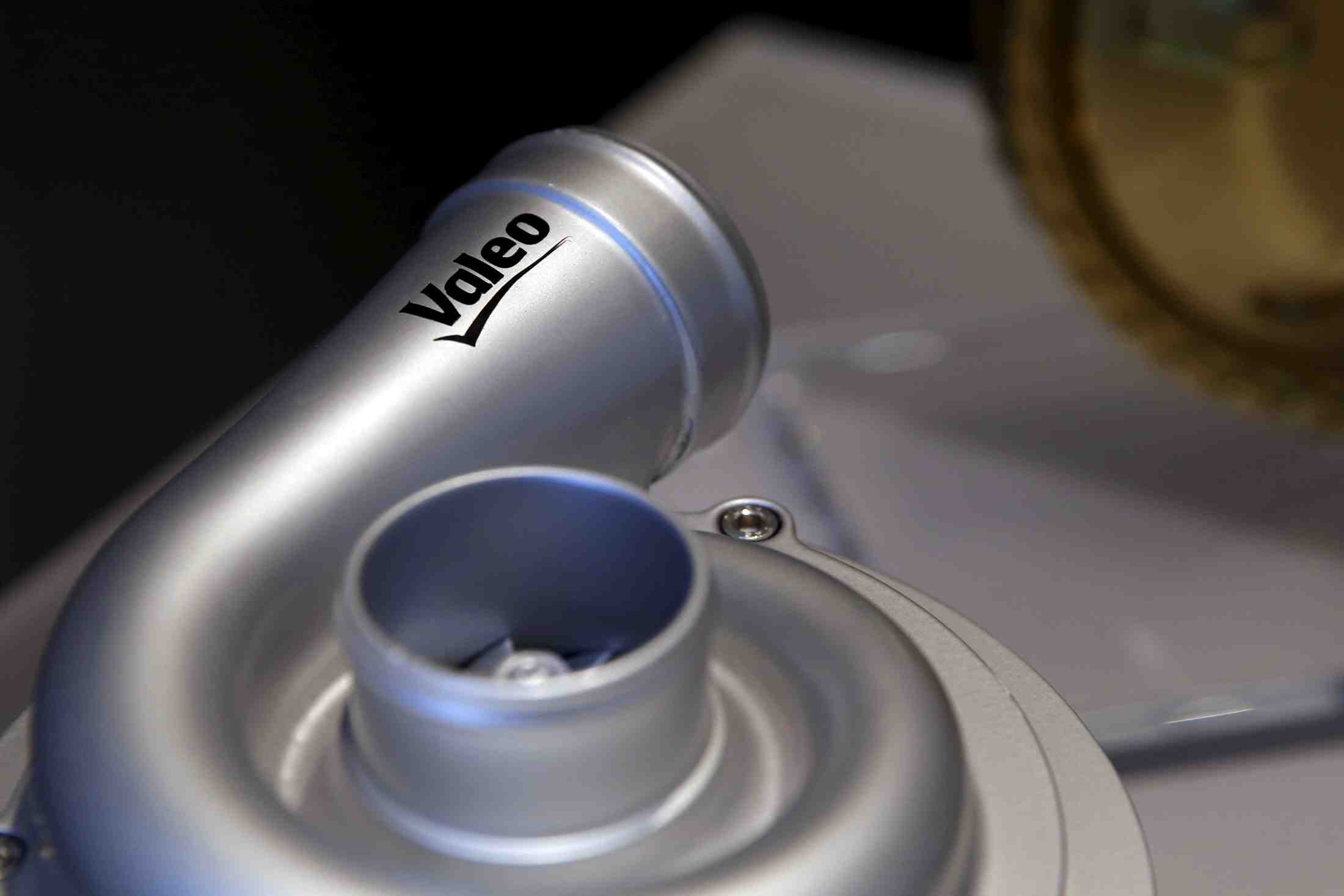 Valeo: nette amelioration du ca semestriel et objectifs confirmes