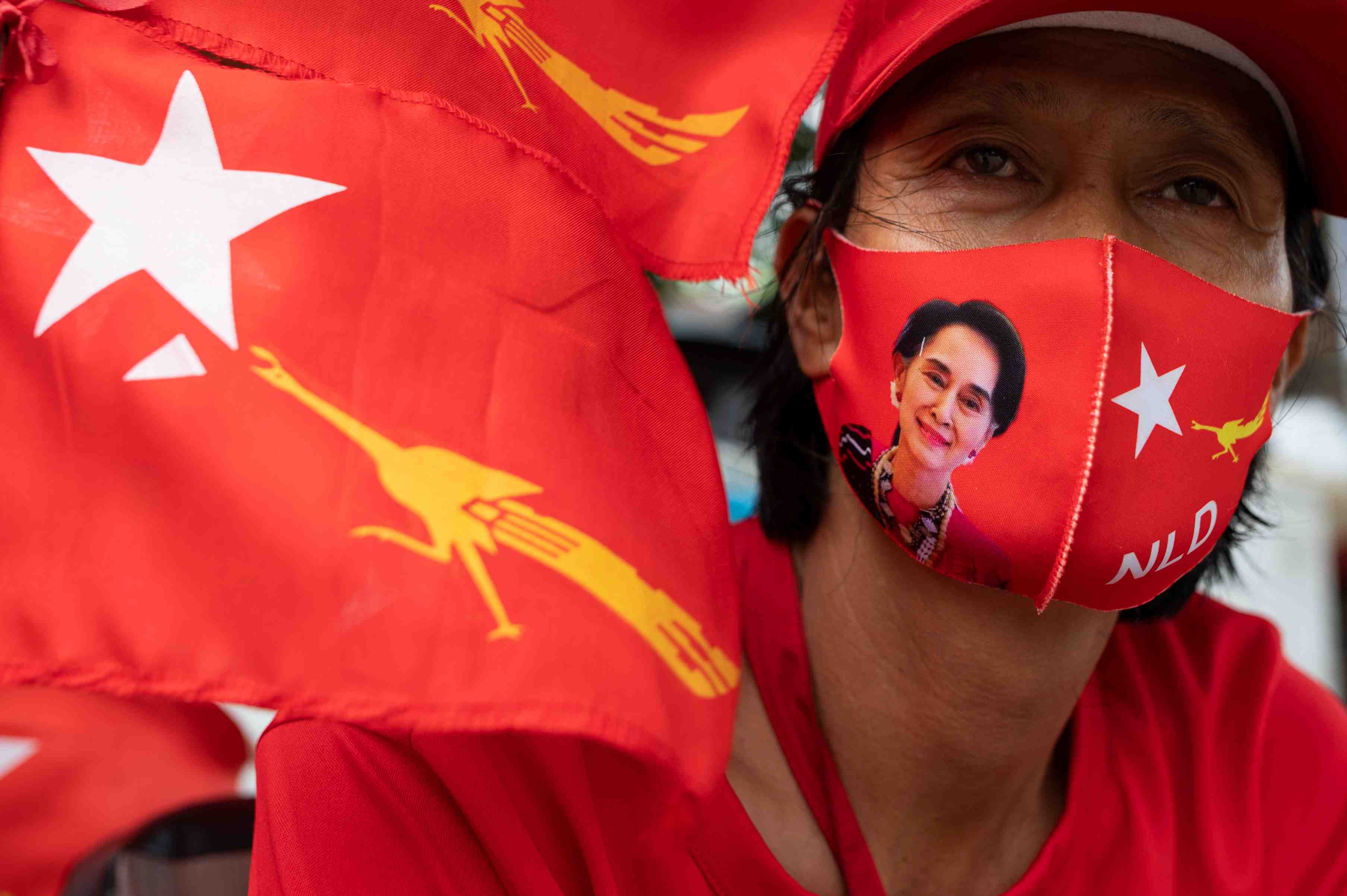Aung san suu kyi et sa lnd favorites des elections legislatives en birmanie