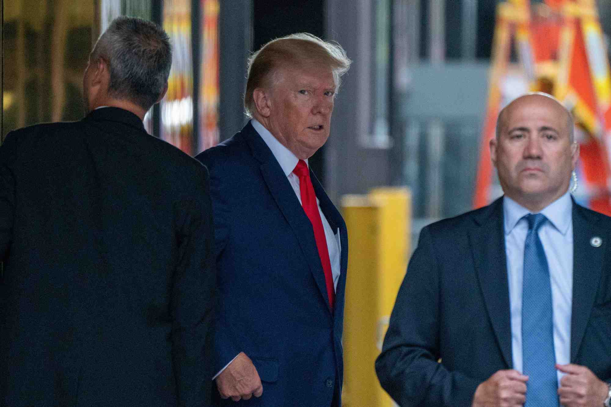 Le fbi cherchait chez trump des documents lies au nucleaire, selon la presse