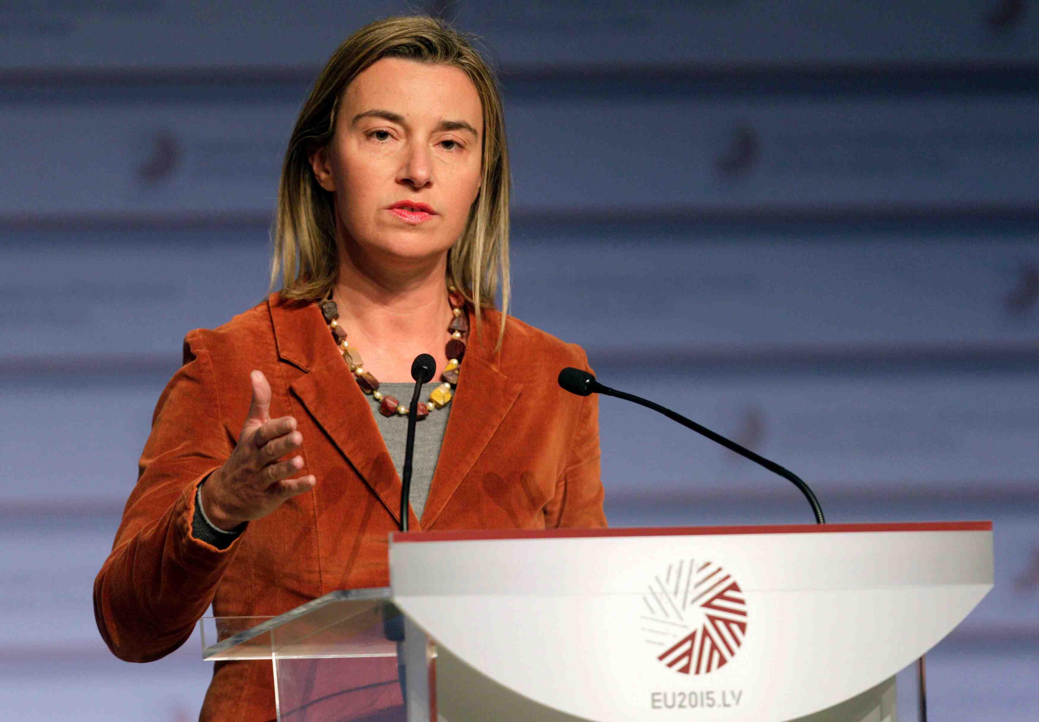 L'ue observe des signes positifs limites de moscou sur l'ukraine