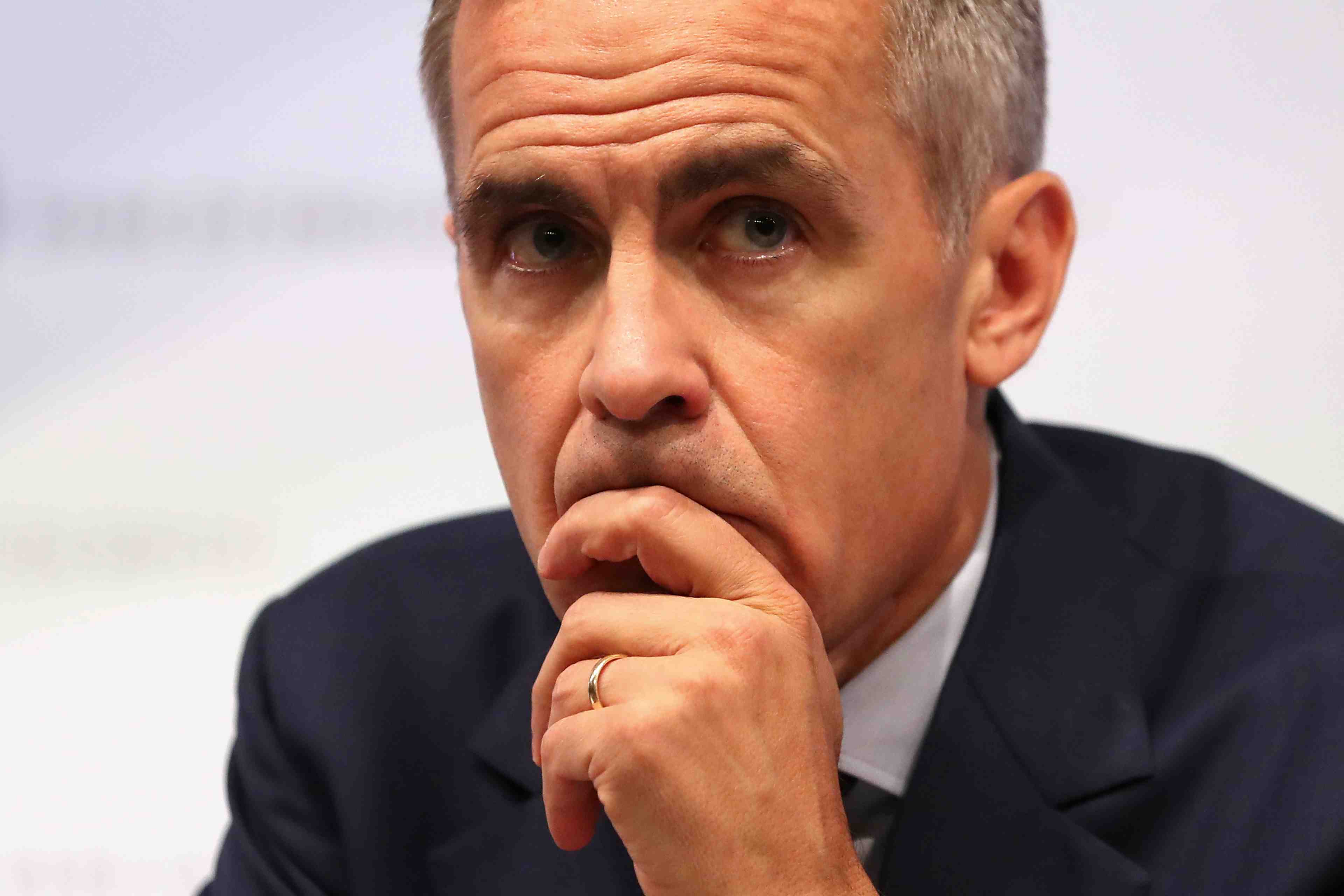 Londres dement vouloir que carney reste plus longtemps a la boe