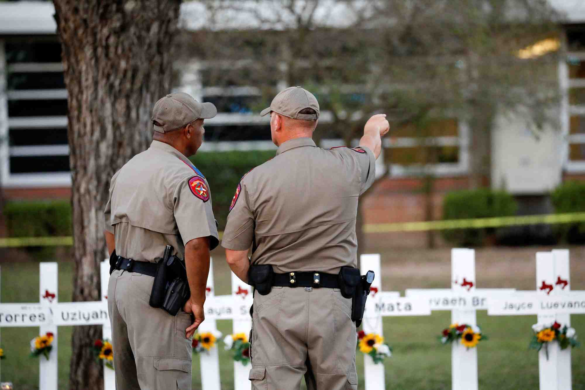 Etats-unis: l'intervention des forces de l'ordre en question apres la fusillade d'uvalde
