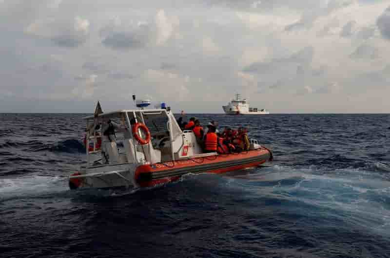 Pres de 700 migrants secourus en mediterranee, 23 retrouves morts