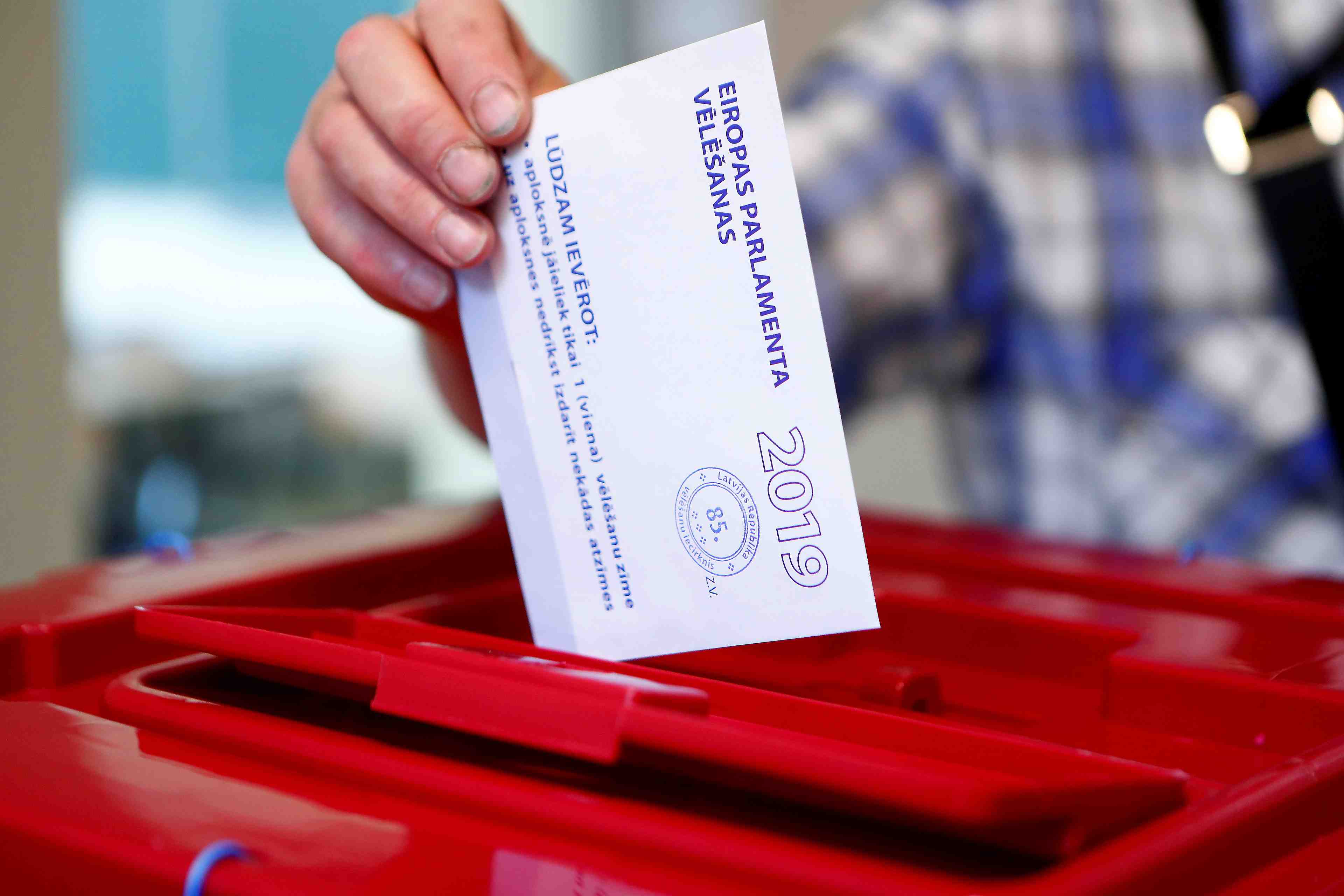 Quatre jours de scrutin et 427 millions d'electeurs a travers l'europe