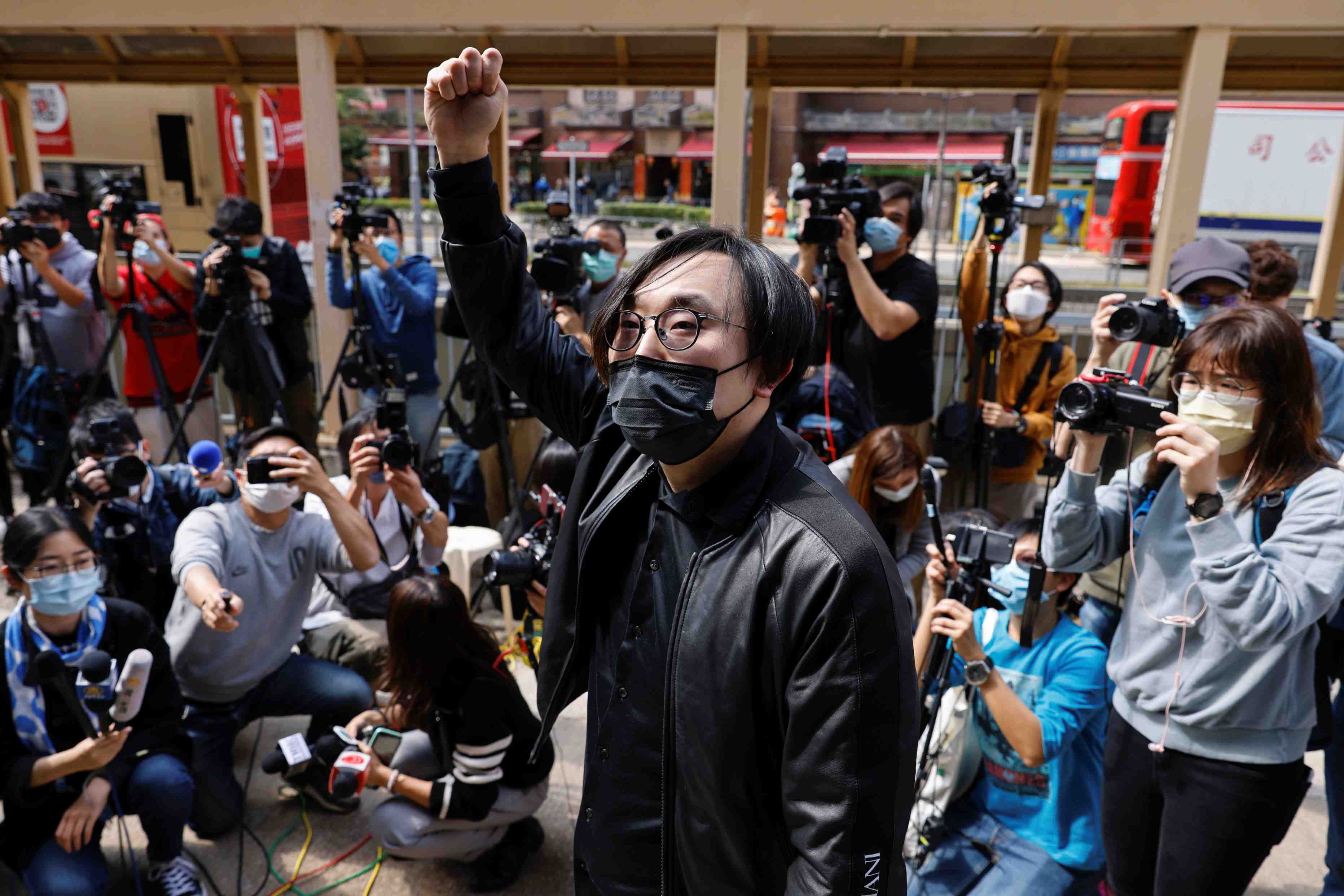 Une cinquantaine de militants pro-democratie inculpes a hong kong