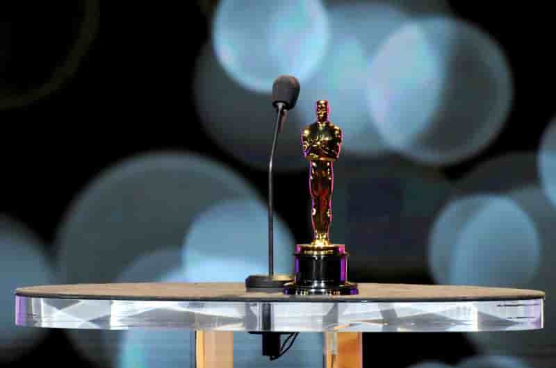 Des WC au musée, les stars exposent leurs Oscars