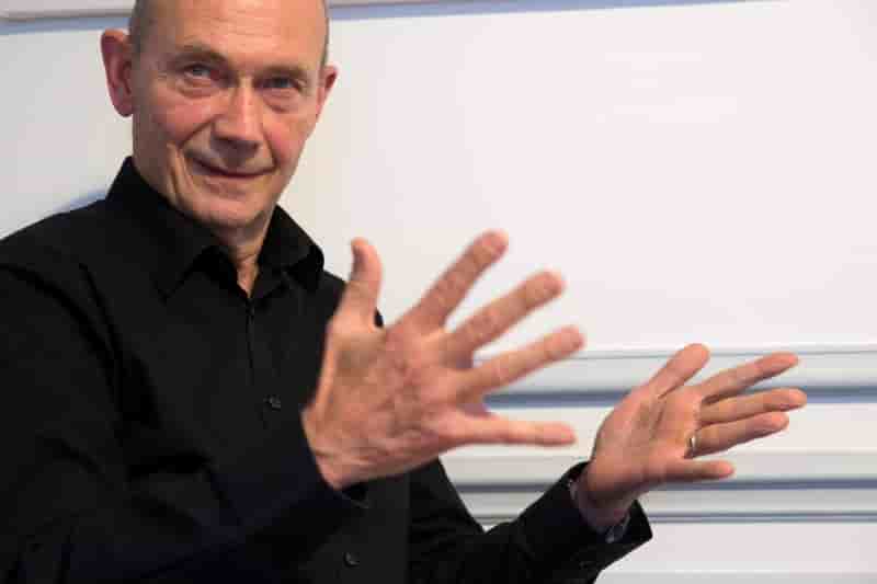 Pascal lamy charge de preparer la candidature de paris aux jo