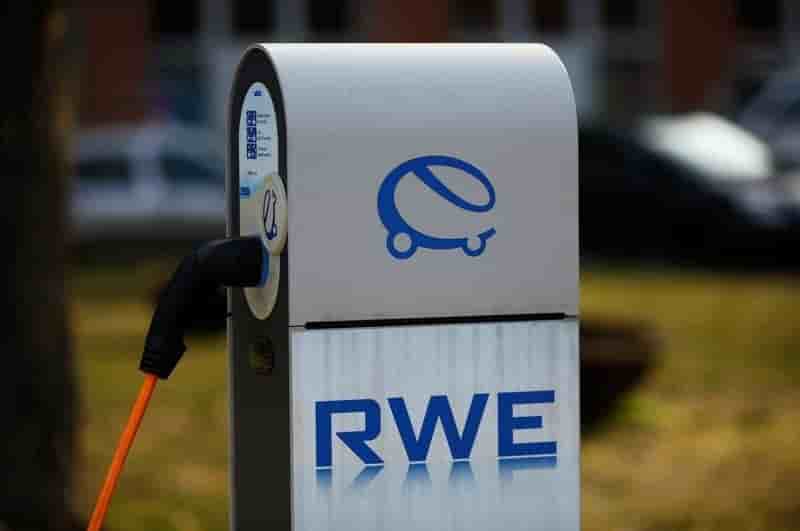 Rwe attribue le recul de ses profits a des pertes de trading
