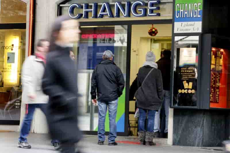 Les volumes sur le marche des changes dopes par la volatilite
