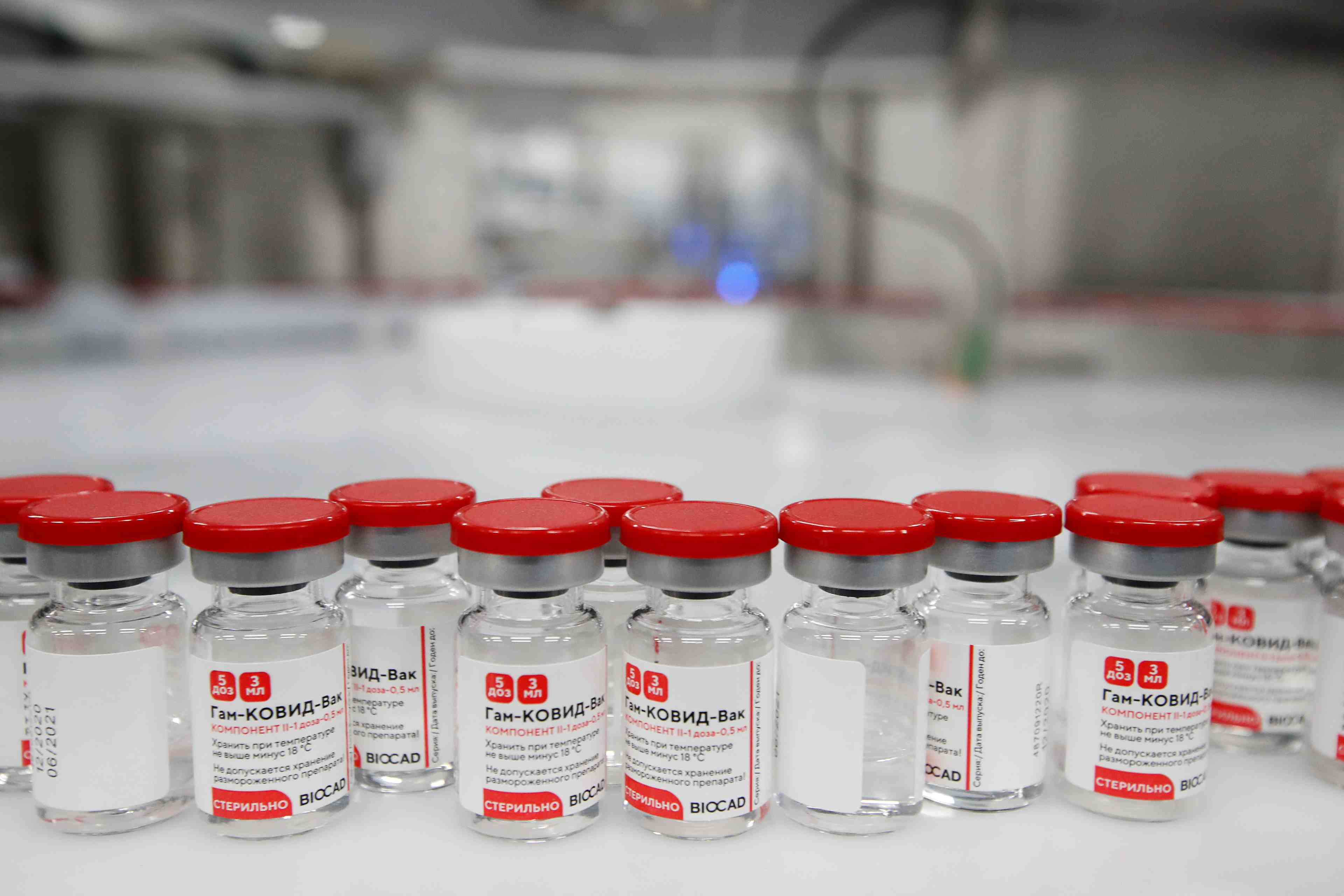 Nouveaux essais du vaccin russe spoutnik v, efficace a 91,4%