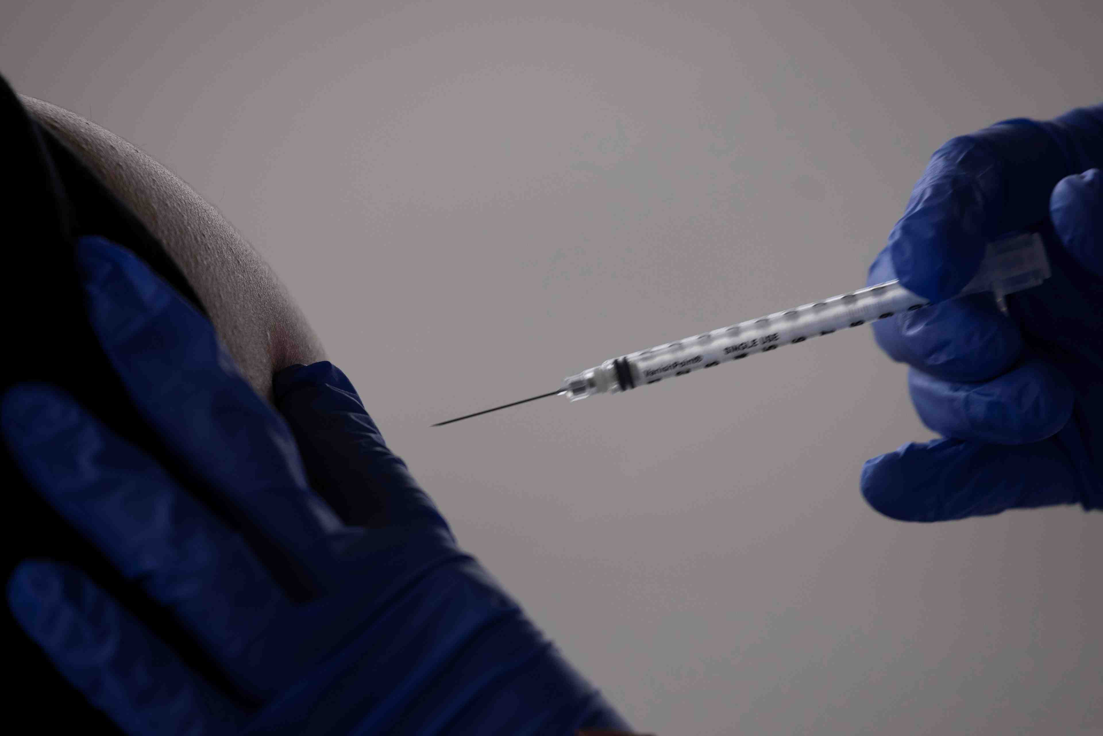 Pfizer prevoit de vendre 15 milliards de dollars de vaccins anti-covid-19