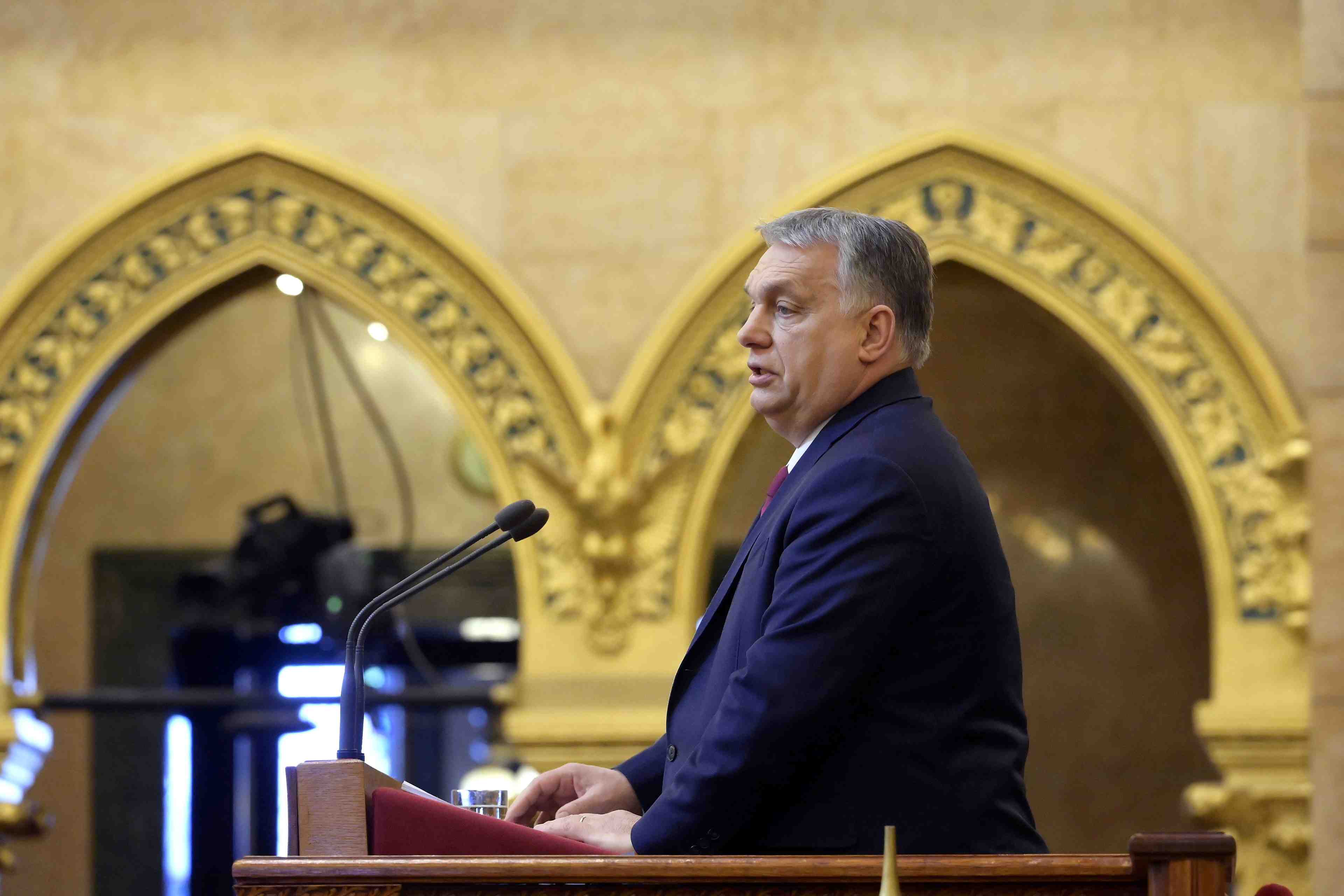 Coronavirus: le pm hongrois orban a recu une dose de vaccin chinois