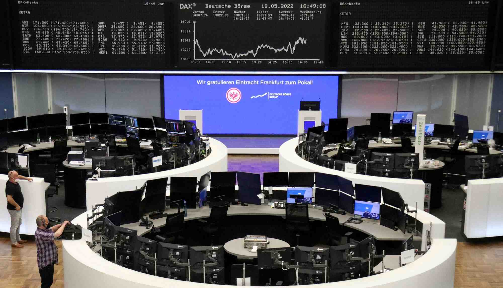 Les actions europeennes voient rouge dans les premiers echanges