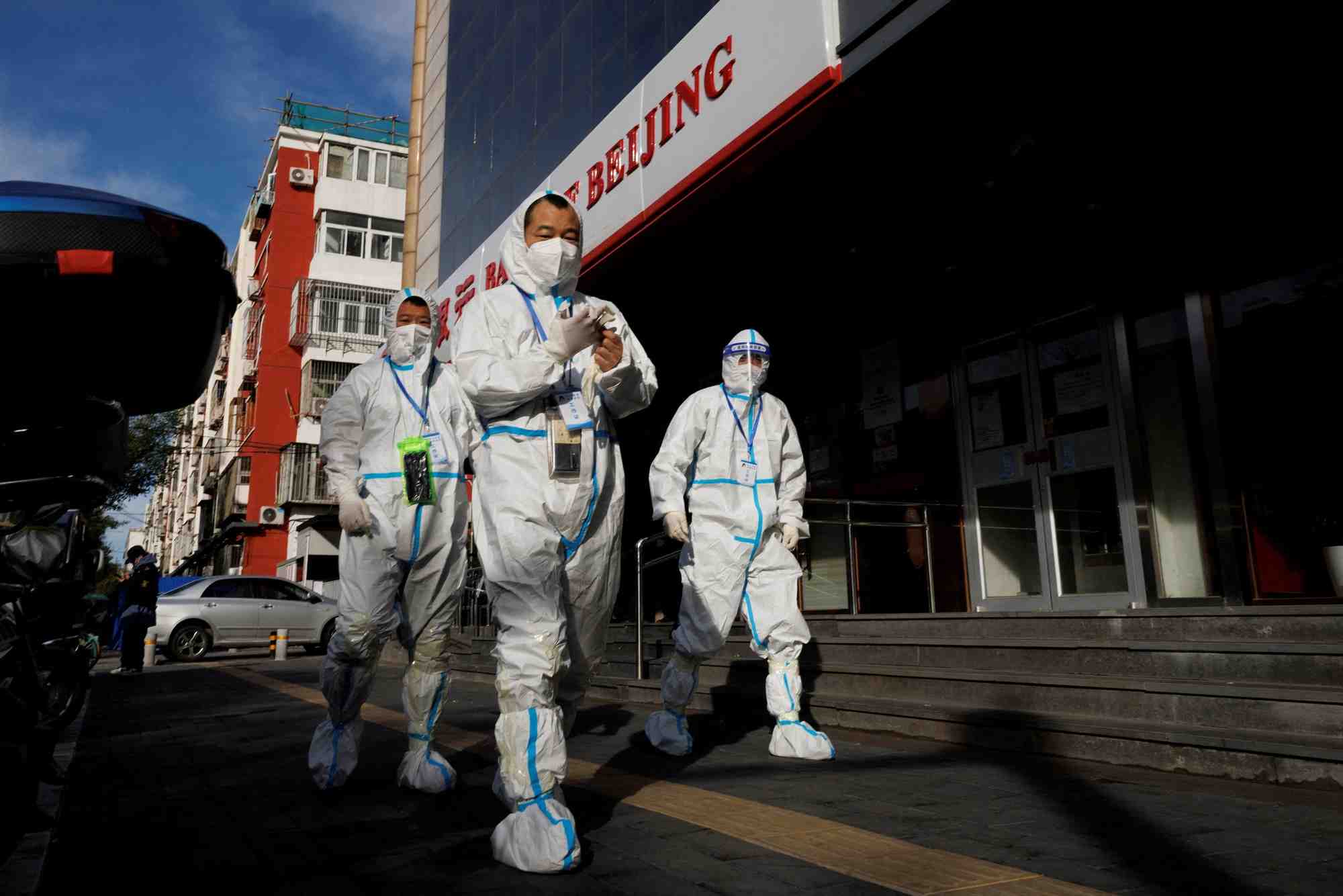 Photo d'archives d'agents de prevention des epidemies pendant la pandemie de covid-19 a pekin