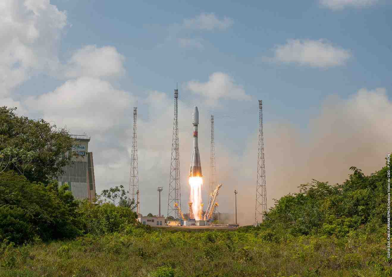 Soyuz launches with CSO-1.