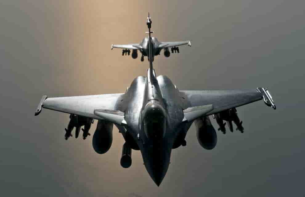 Deux Rafale dans le ciel irakien, équipés ici de bombes GBU-12