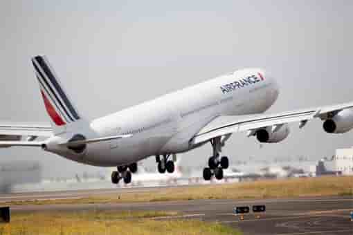 Le nombre de passagers transportés sur le long-courrier a progressé de 3,5 % en 2015 à 25,6 millions de passagers.