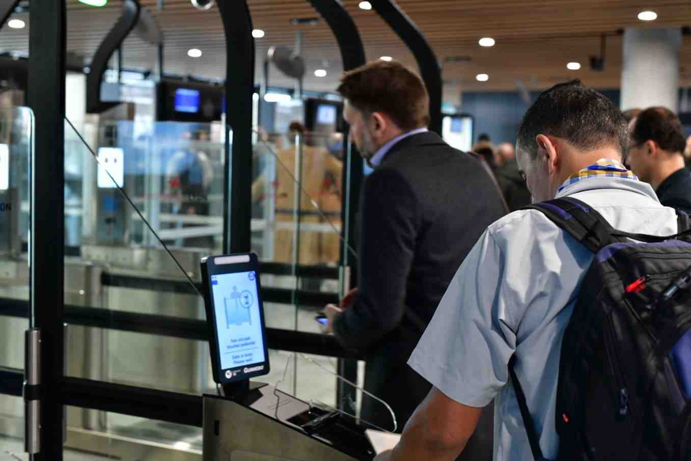 Les sas PARAFE à reconnaissance faciale à Lyon-Saint Exupéry.