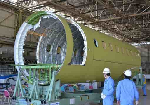 Mitsubishi a débuté l'assemblage final du premier MRJ destiné à être livré à ANA (All Nippon Airways) courant 2018. Ici, un tronçon du fuselage.