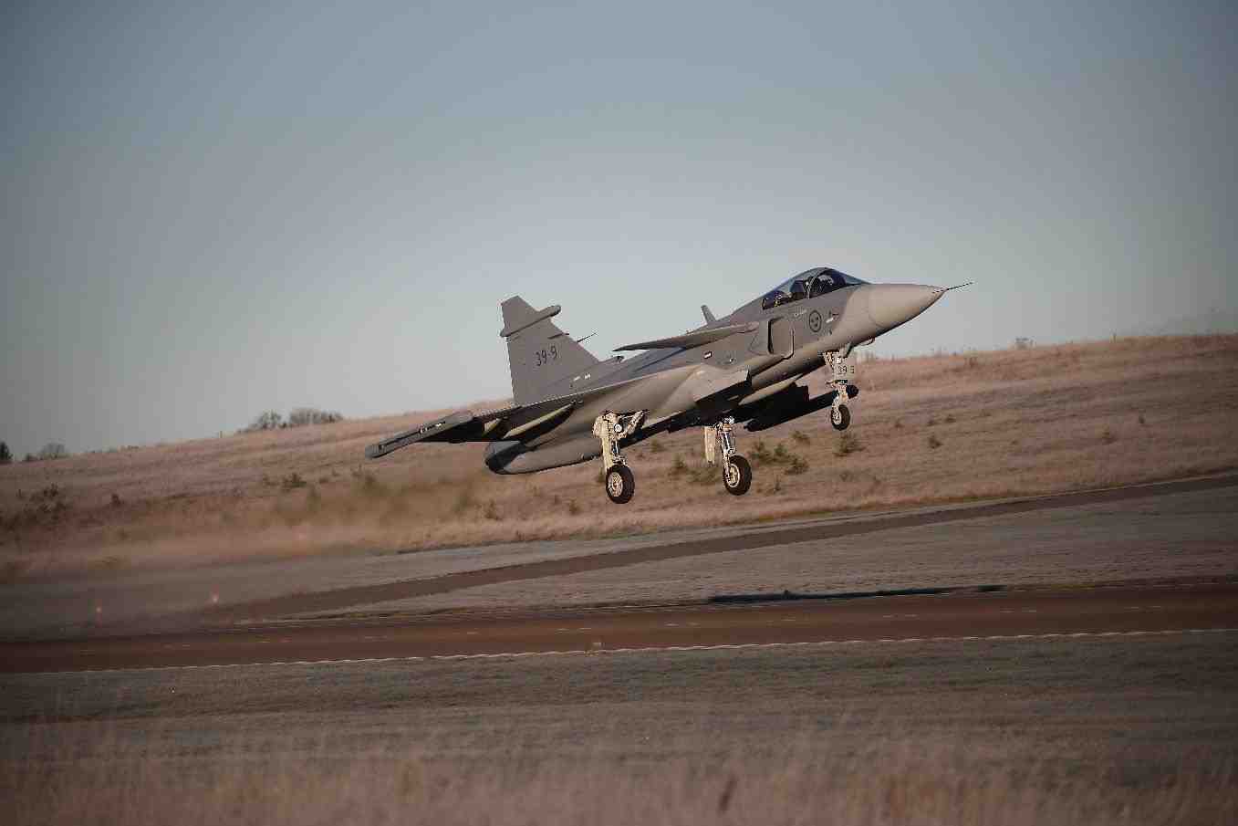Le deuxième Gripen E de Saab a réussi son premier vol.