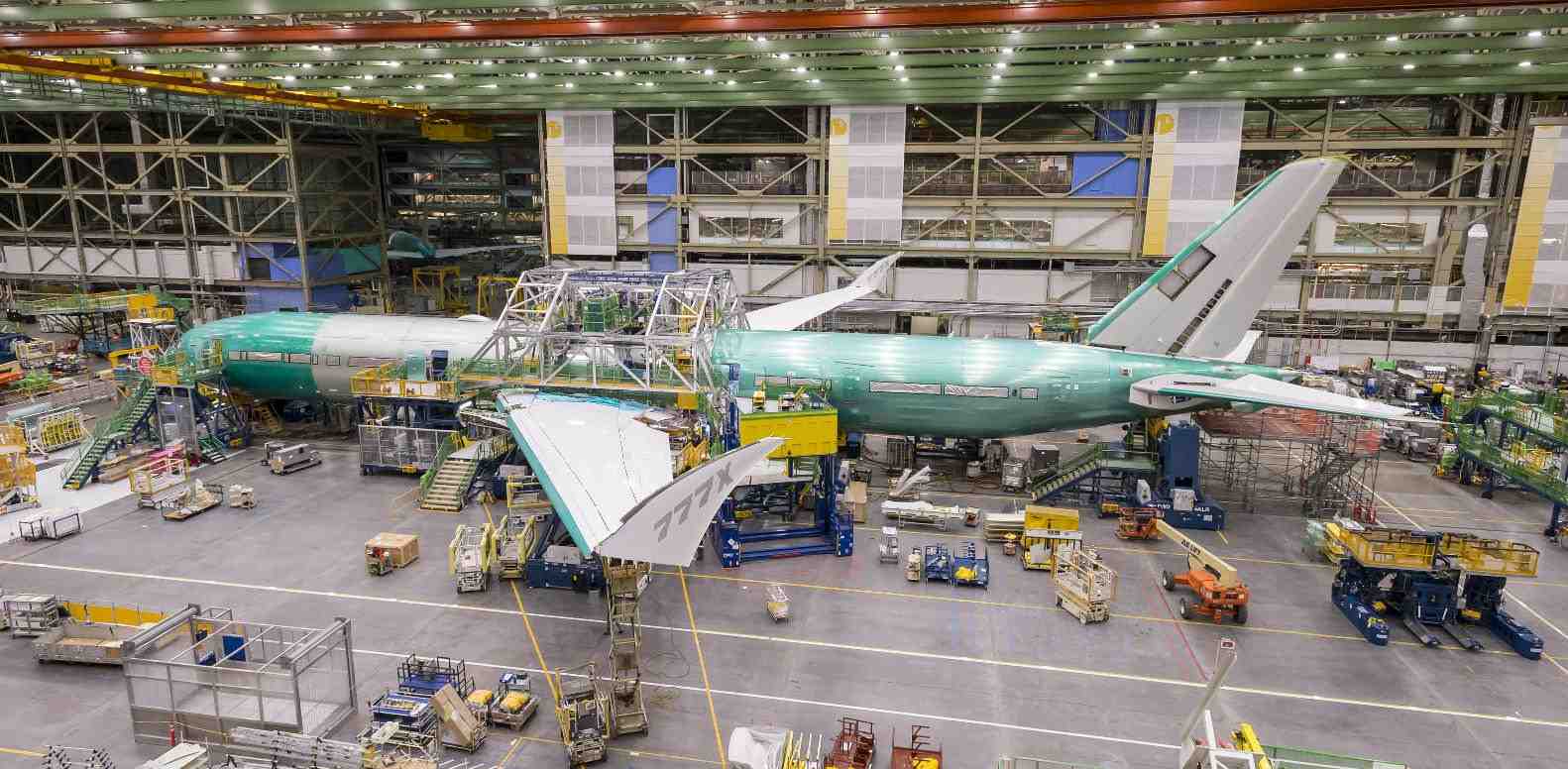 Jonction finale du fuselage du Boeing 777X à Seattle.