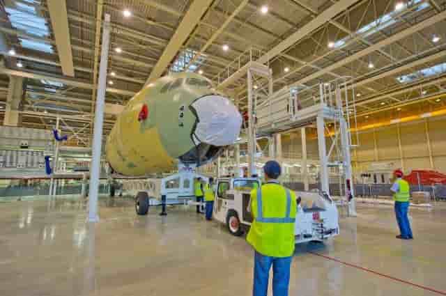 Singapore Airlines doit réceptionner douze Airbus A350-900 d'ici à la fin de 2016 sur les 50 prévus par Airbus.