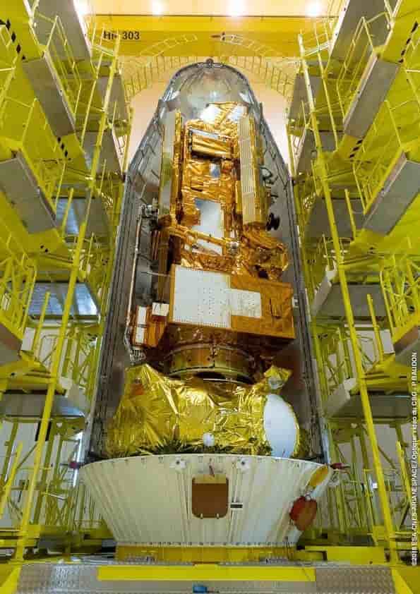 Mise sous coiffe de MetOp C au CSG