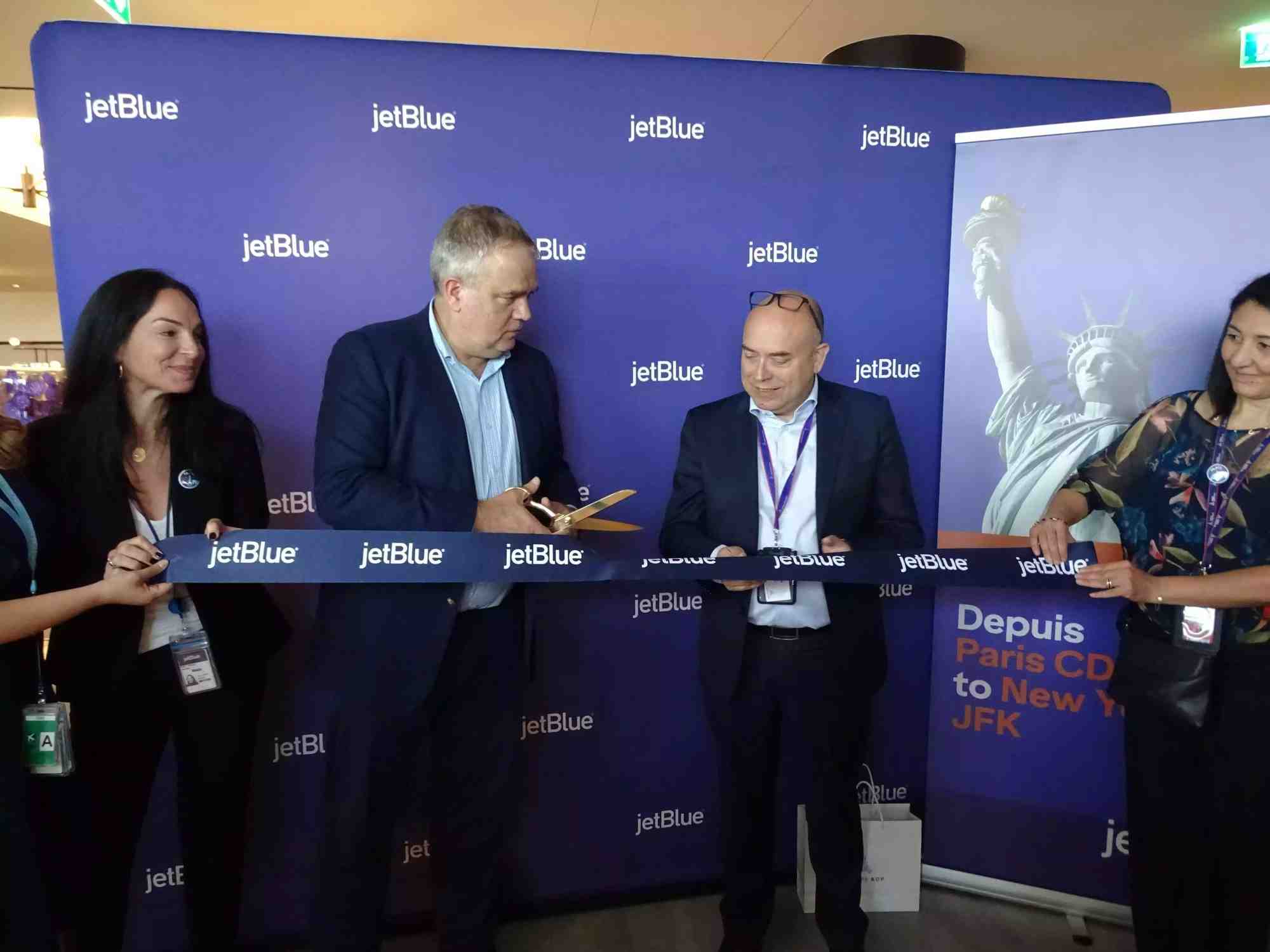 Robin Hayes, PDG de JetBlue (à gauche) et Régis Lacote, directeur général de l'aéroport de Roissy CDG