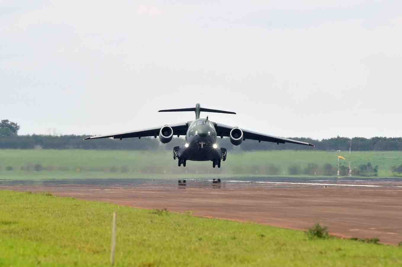 L'Embraer mise sur Boeing pour vendre son avion de transport militaire KC-390.