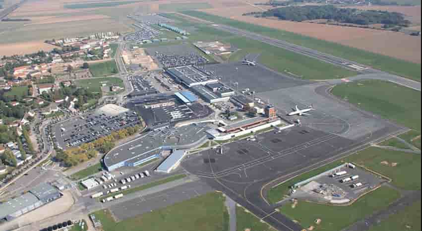Vue aérienne de l'aéroport de Beauvais-Tillé