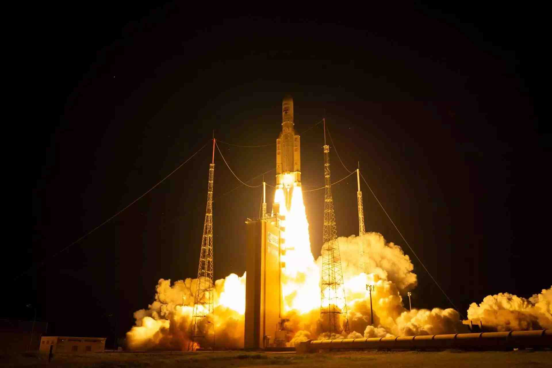 Ariane_5_VA261_liftoff_pillars