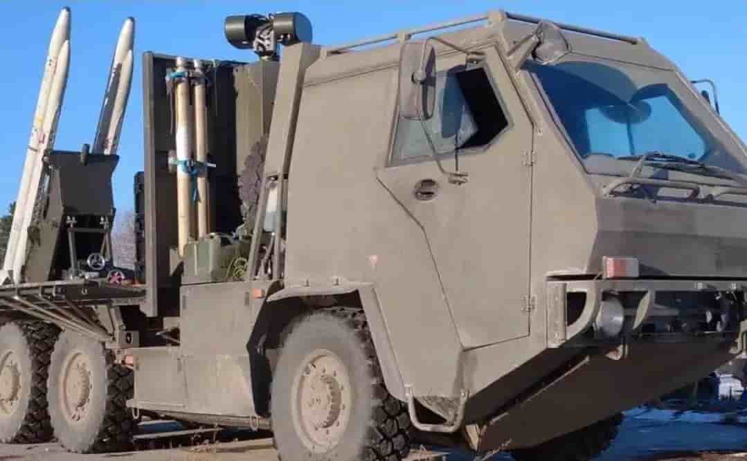 Supacat HMT équipé d'un système lance-missiles (double) antiaérien courte-portée ASRAAM livré en Ukraine.
