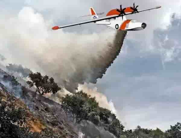Catalina II de lutte contre les feux de forêt dans une livrée des US Coast Guard (USCG).