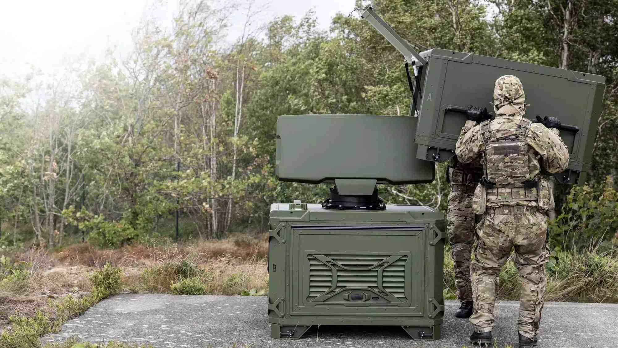 Mise en place du radar ultra-compact Giraffe 1X Deployment Set.