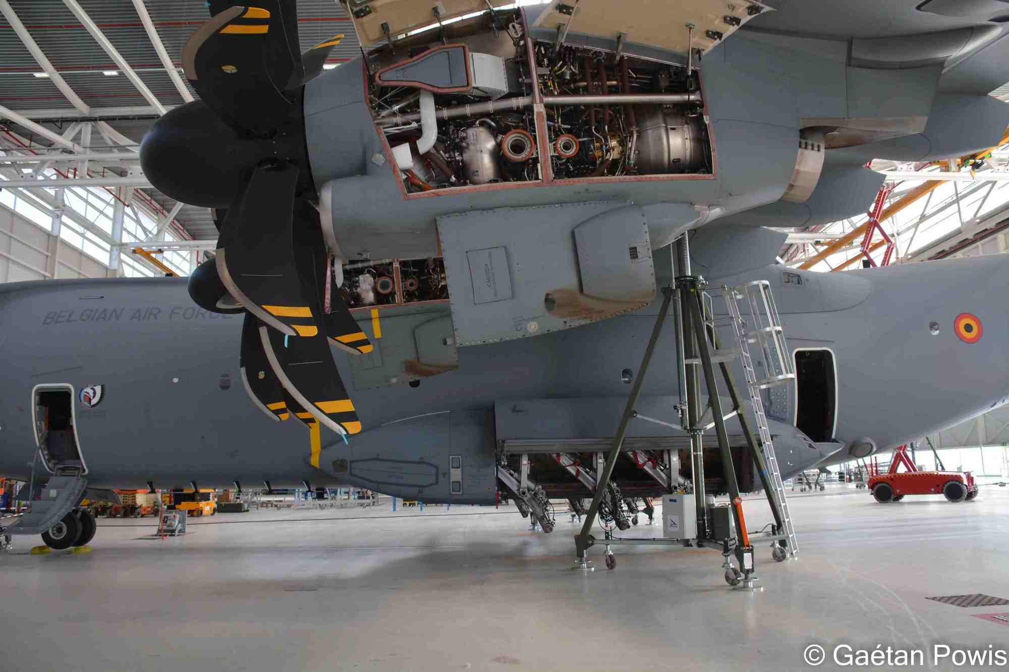 A400M Atlas en maintenance dans le hangar de la base aérienne de Melsbroek.