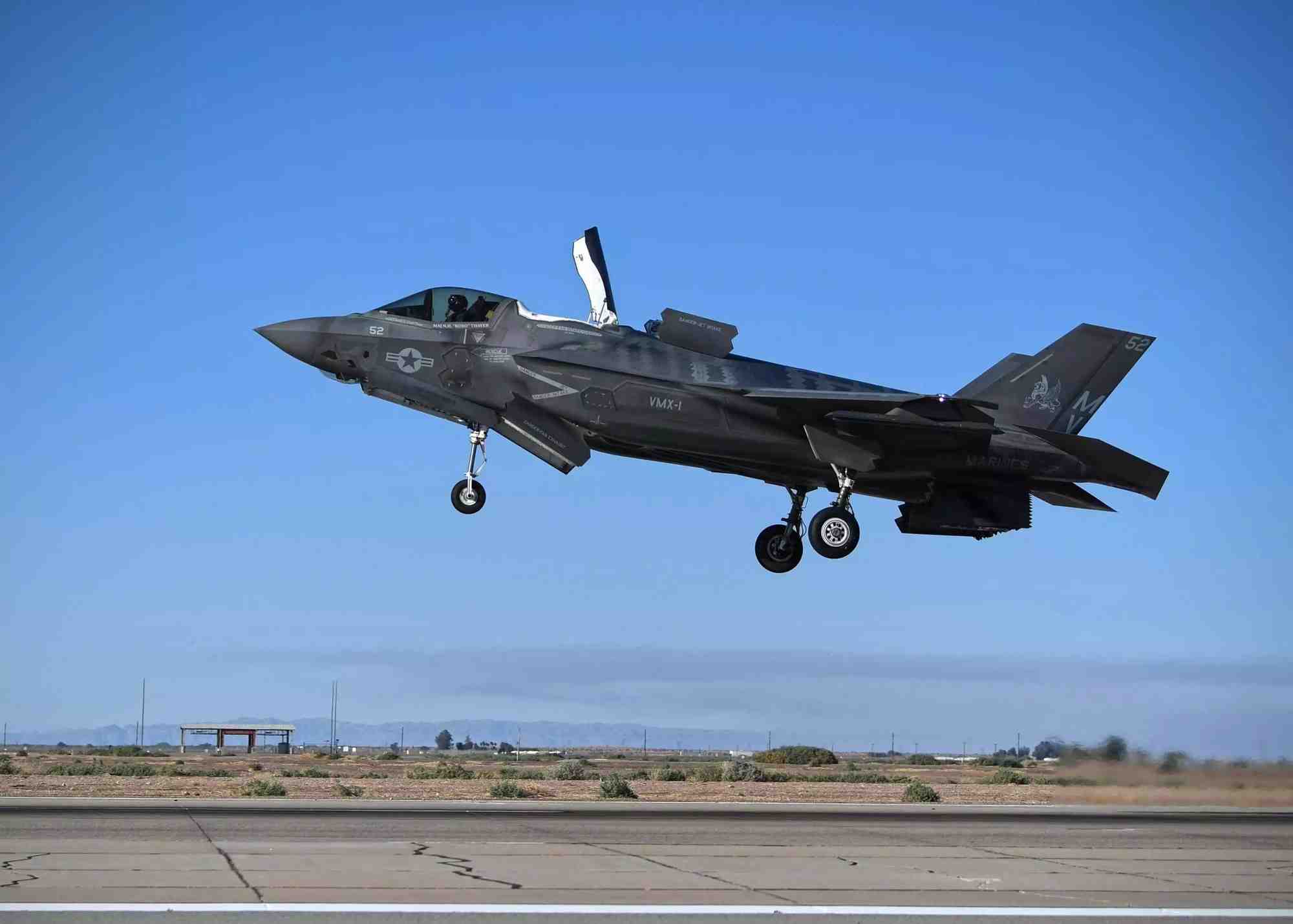 Atterrissage d'un F-35B du USMC sur la base NAF El Centro.