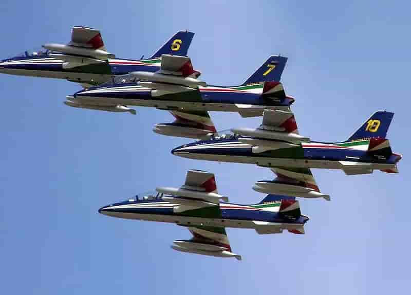 800px-Frecce.tricolore.fairford.arp