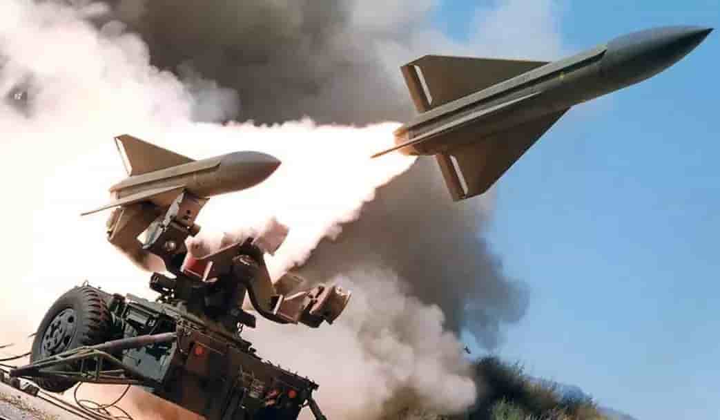 Tir d'un système antiaérien moyenne portée MIM-23 Hawk.