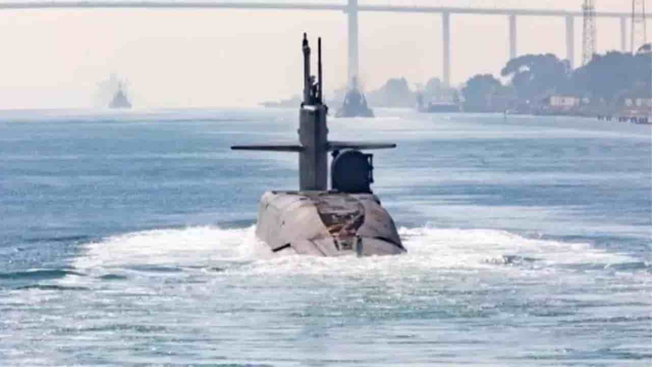 SSGN de la classe Ohio traversant le canal de Suez en direction de la mer Rouge.