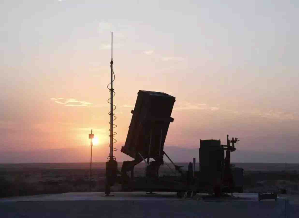 Un système de défense aérienne Iron Dome est situé au champ de tir de missiles de White Sands au Nouveau-Mexique