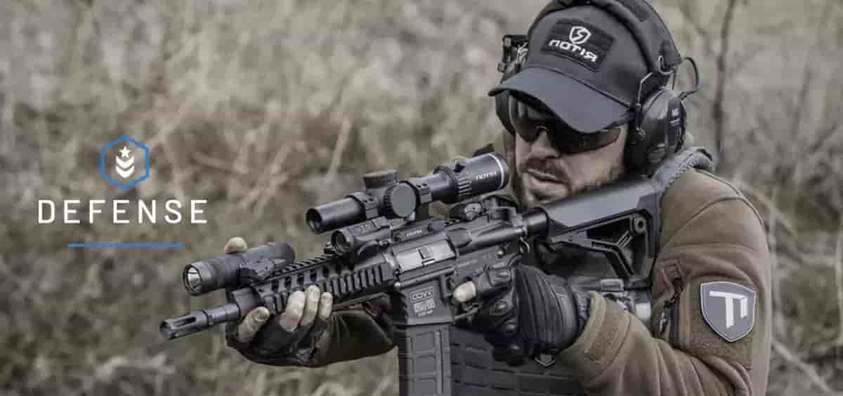 Le fusil d'assaut VCD de Lebel Défense, ici équipé de plusieurs accessoires.